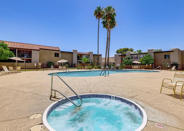 Vakantiehuis Private Hot Tub + Patio: By Camelback Mtn!