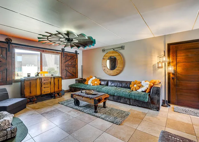 Vakantiehuis Private Hot Tub + Patio: By Camelback Mtn! Phoenix