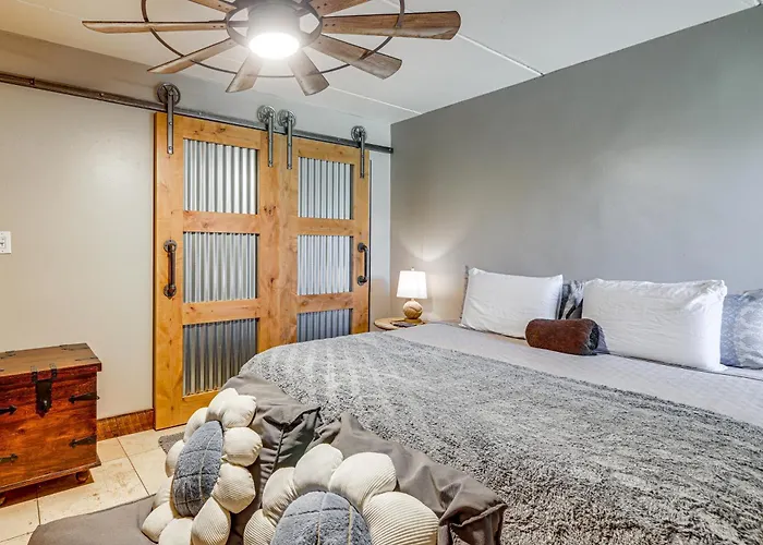 Vakantiehuis Private Hot Tub + Patio: By Camelback Mtn! Phoenix