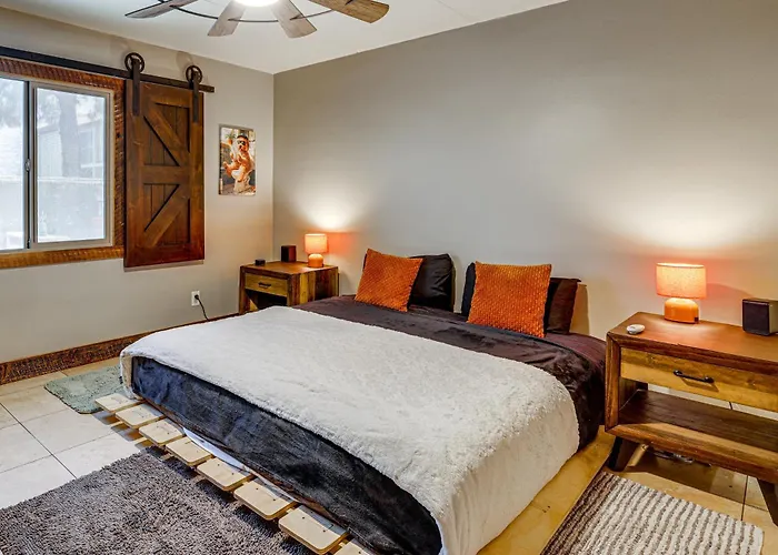 Private Hot Tub + Patio: By Camelback Mtn! *