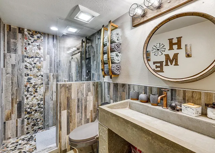 Private Hot Tub + Patio: By Camelback Mtn! * Phoenix