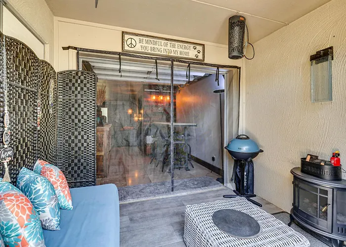 Private Hot Tub + Patio: By Camelback Mtn! Vakantiehuis Phoenix