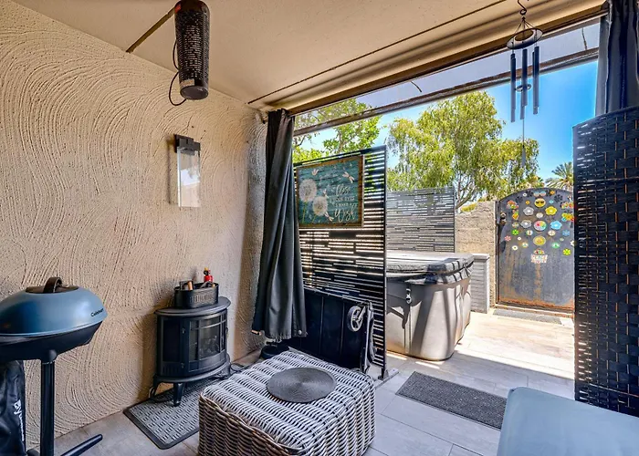 Private Hot Tub + Patio: By Camelback Mtn! Vakantiehuis