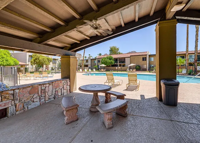 Private Hot Tub + Patio: By Camelback Mtn! Vakantiehuis *